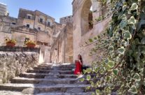 Artist Brooke Harker sketching in Sassi di Matera, Italy