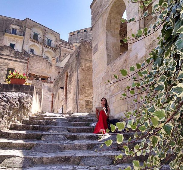 Artist Brooke Harker sketching in Sassi di Matera, Italy